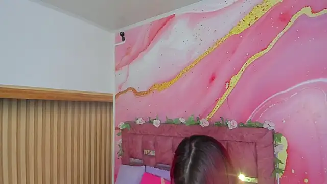 Daisy  rose online show from April 17, 3:09 am