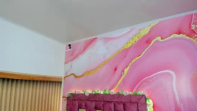 Daisy  rose online show from April 14, 3:00 am