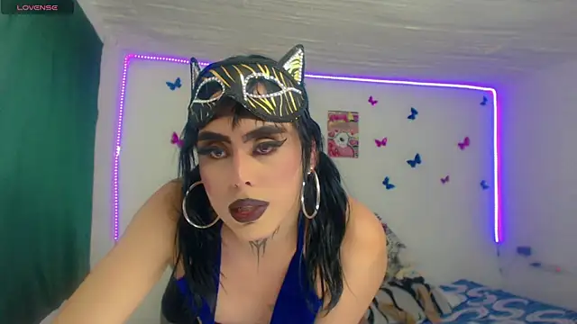 Perla Hotcortes online show from May 16, 4:44 am