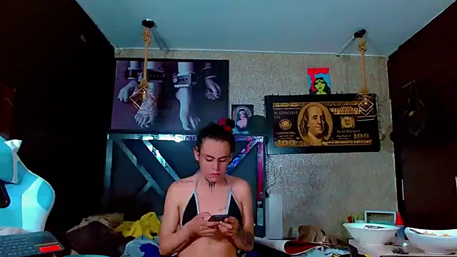 Snapshot of Perla_Hotcortes chatting on November 23, 4:17 pm Perla Hotcortes online show from November 23, 4:17 pm