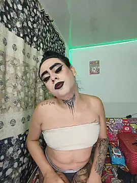 Perla Hotcortes online show from June 27, 10:32 am