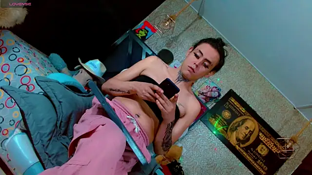 Snapshot of Perla_Hotcortes chatting on November 7, 2:43 pm Perla Hotcortes online show from November 7, 2:43 pm