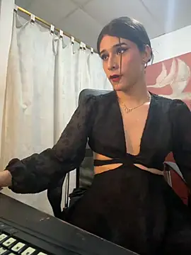 misstresbigcockts online show from October 11, 4:30 pm
