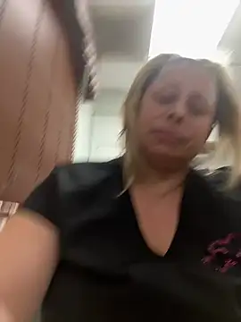 Snapshot of Hotslut187 chatting on January 17, 3:04 pm Hotslut187 online show from January 17, 3:04 pm