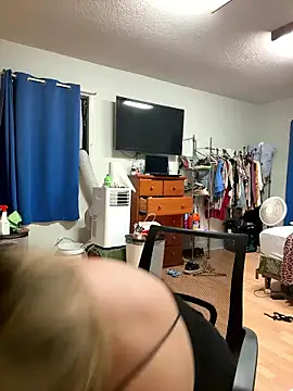 Snapshot of Hotslut187 chatting on January 17, 2:04 am Hotslut187 online show from January 17, 2:04 am