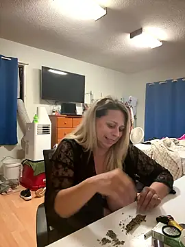 Snapshot of Hotslut187 chatting on January 18, 3:10 am Hotslut187 online show from January 18, 3:10 am