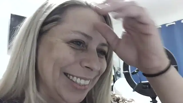 Snapshot of Hotslut187 chatting on February 19, 4:09 am Hotslut187 online show from February 19, 4:09 am