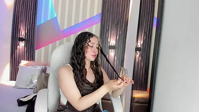 Snapshot of emily_layton chatting on October 15, 2:36 pm emily layton online show from October 15, 2:36 pm