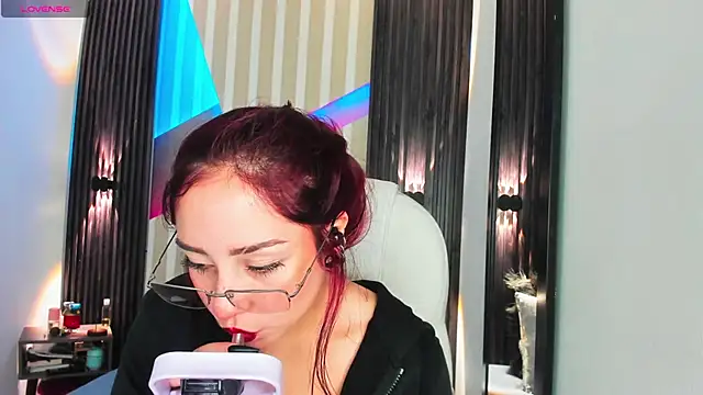 emily layton online show from December 2, 2:41 pm