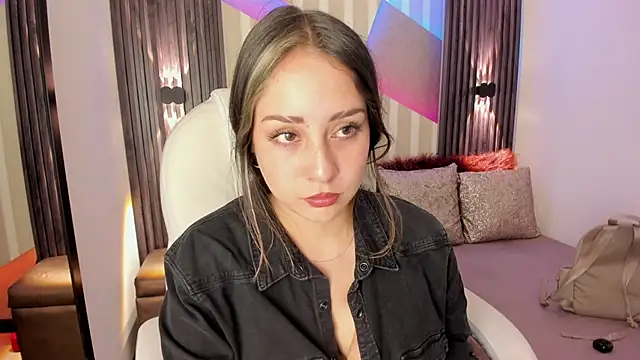 Snapshot of emily_layton chatting on September 24, 2:23 pm emily layton online show from September 24, 2:23 pm