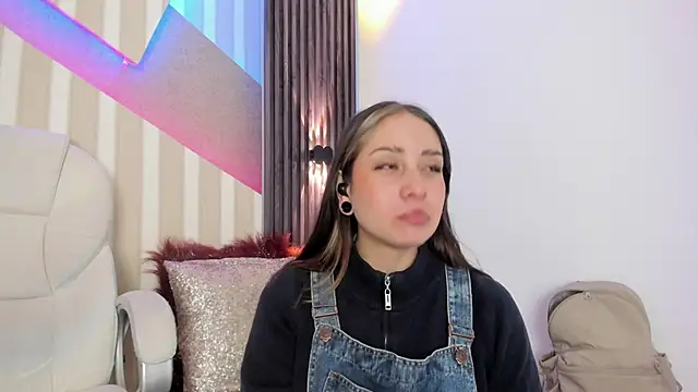Snapshot of emily_layton chatting on September 30, 2:34 pm emily layton online show from September 30, 2:34 pm