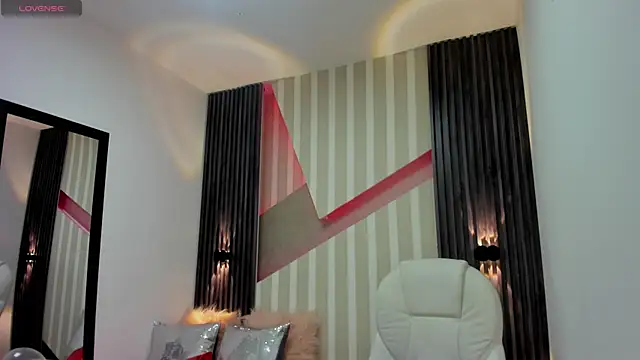 Snapshot of emily_layton chatting on February 27, 2:32 pm emily layton online show from February 27, 2:32 pm
