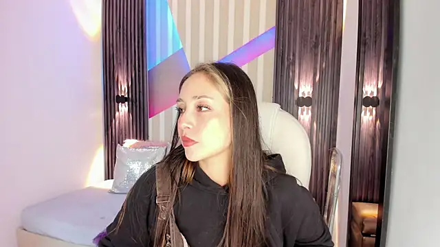 Snapshot of emily_layton chatting on October 8, 2:29 pm emily layton online show from October 8, 2:29 pm