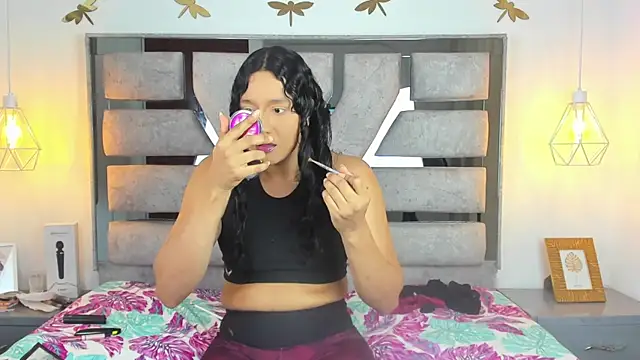 Snapshot of Alison_Chan_ chatting on December 17, 3:28 pm Alison Chan online show from December 17, 3:28 pm