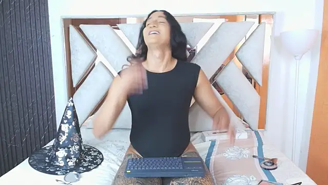 Snapshot of Alison_Chan_ chatting on October 31, 4:25 pm Alison Chan online show from October 31, 4:25 pm