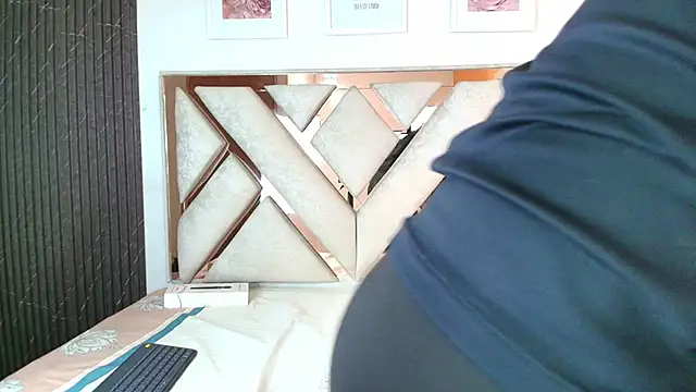 Snapshot of Alison_Chan_ chatting on November 25, 2:28 pm Alison Chan online show from November 25, 2:28 pm