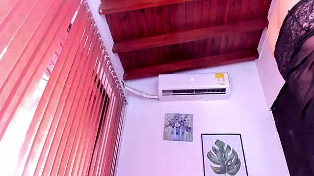 alondrabigtits online show from May 14, 5:43 pm