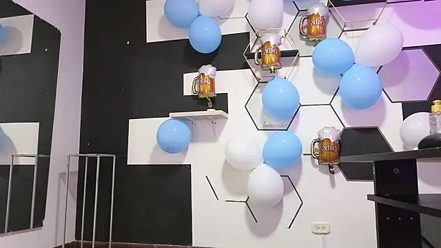 alondrabigtits online show from September 26, 11:28 am