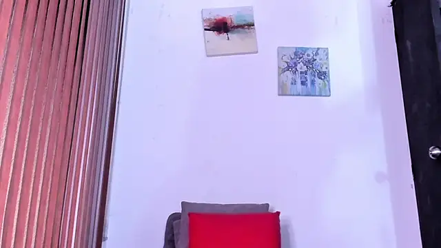 alondrabigtits online show from March 23, 11:43 am