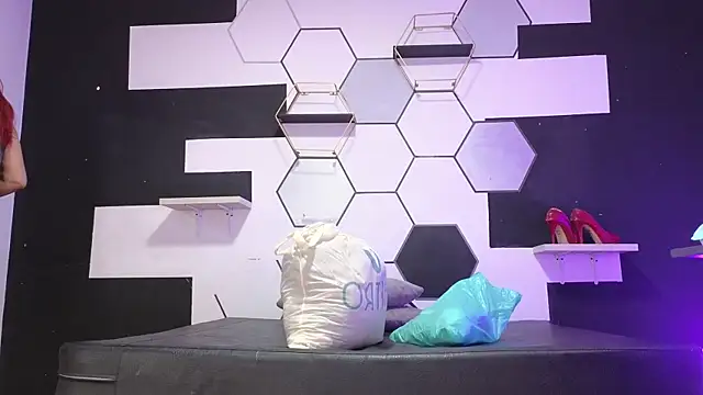 alondrabigtits online show from September 11, 12:05 pm