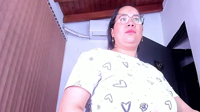 alondrabigtits online show from March 30, 11:01 am