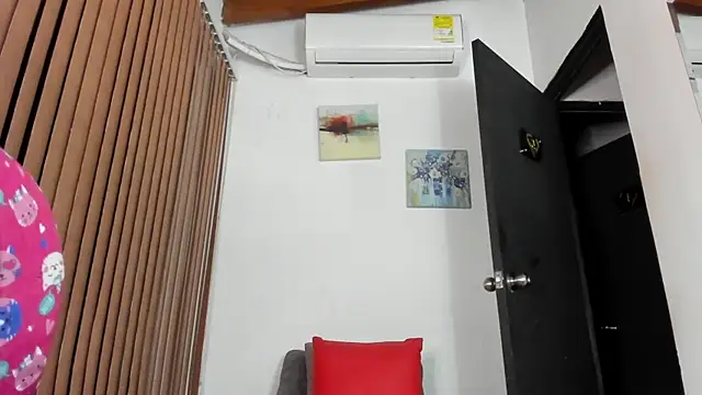 alondrabigtits online show from March 18, 9:34 am