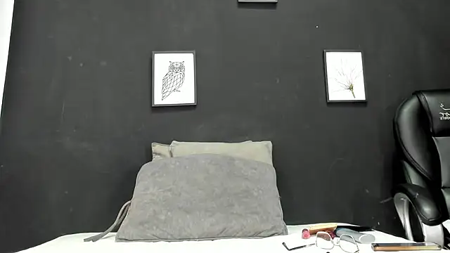 alondrabigtits online show from February 5, 12:01 pm