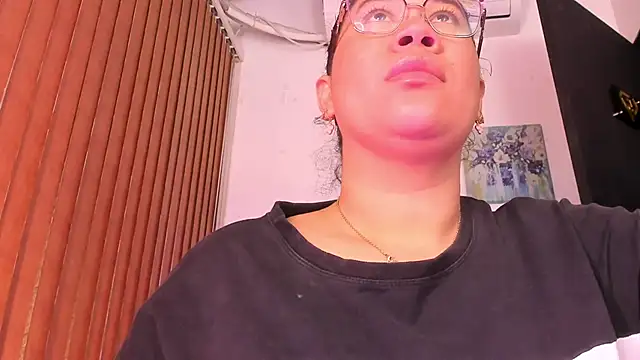 alondrabigtits online show from February 25, 12:38 pm