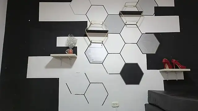 alondrabigtits online show from September 24, 12:00 pm