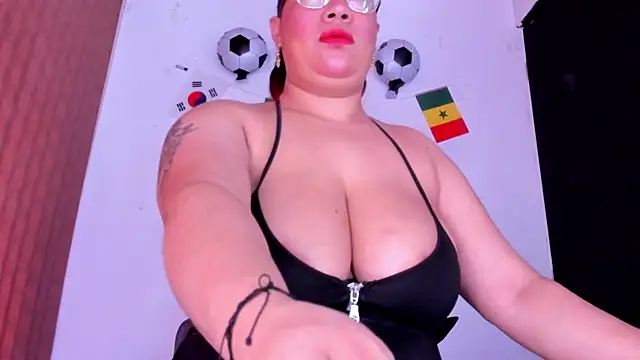 Snapshot of alondrabigtits chatting on July 13, 12:04 pm alondrabigtits online show from July 13, 12:04 pm