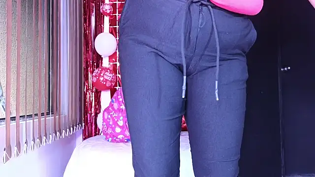 alondrabigtits online show from February 12, 12:05 pm