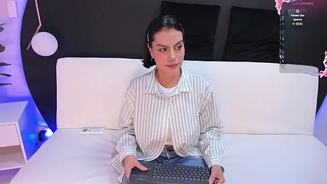 Ada Monroe10 online show from March 13, 2:11 pm