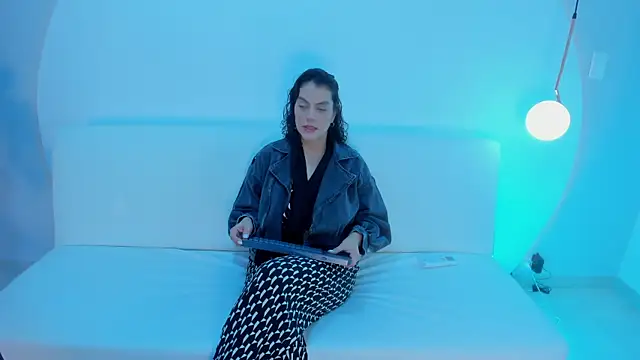 Ada Monroe10 online show from January 7, 1:49 pm