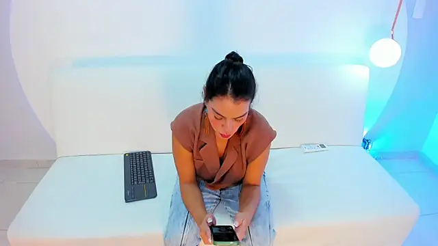 Ada Monroe10 online show from November 13, 2:10 pm