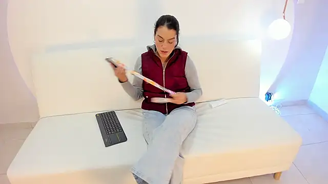 Ada Monroe10 online show from November 14, 1:48 pm