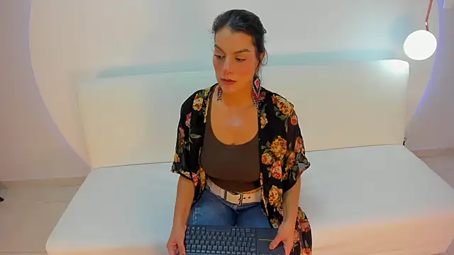 Ada Monroe10 online show from November 6, 1:37 pm