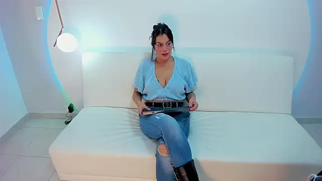 Ada Monroe10 online show from December 5, 1:53 pm