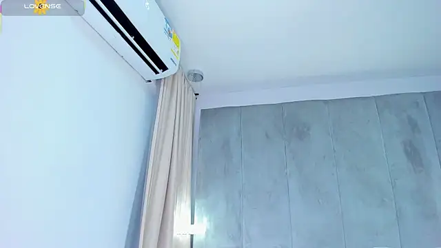 tifanyhills  online show from February 21, 9:06 pm