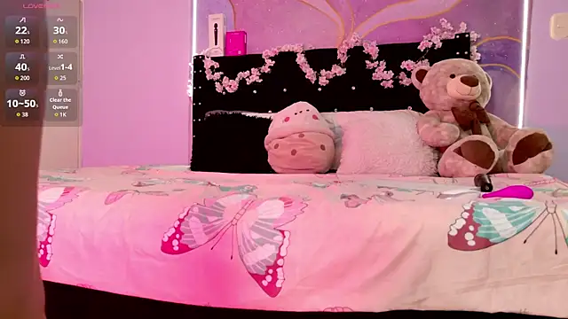 RileySkye online show from April 27, 6:50 pm