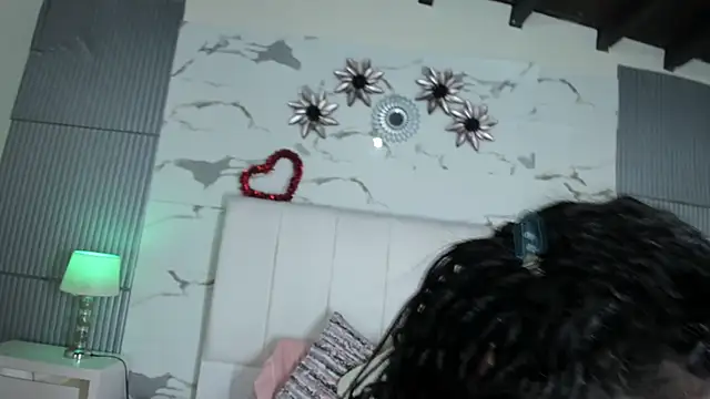Snapshot of RileySkye chatting on February 21, 4:40 am RileySkye online show from February 21, 4:40 am