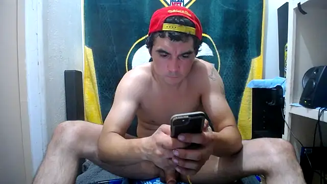 Snapshot of Apeezy14 chatting on December 5, 11:12 am Apeezy14 online show from December 5, 11:12 am