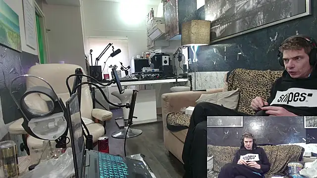 Snapshot of Doggyray44 chatting on February 6, 2:37 pm Doggyray44 online show from February 6, 2:37 pm