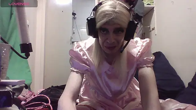 Snapshot of Doggyray44 chatting on February 1, 8:29 pm Doggyray44 online show from February 1, 8:29 pm