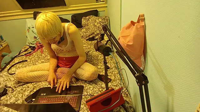 Doggyray44 online show from May 19, 11:56 pm
