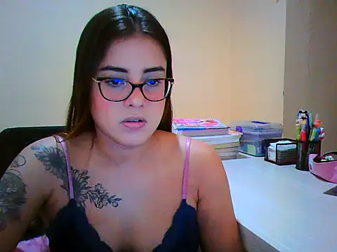 Snapshot of maliamiller chatting on March 1, 6:13 am maliamiller online show from March 1, 6:13 am