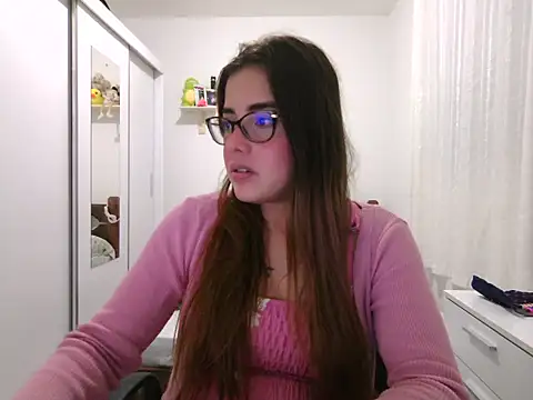 maliamiller online show from May 29, 9:04 am