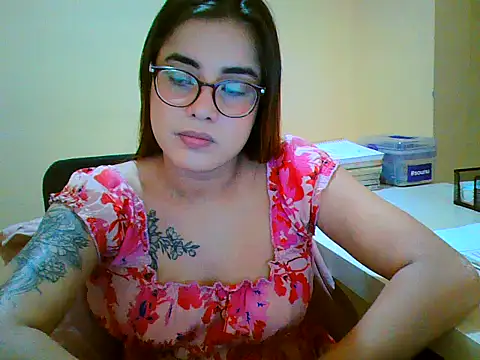 maliamiller online show from December 5, 4:00 am