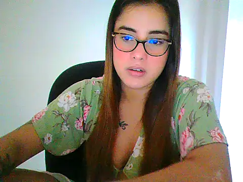 maliamiller online show from April 22, 11:06 am