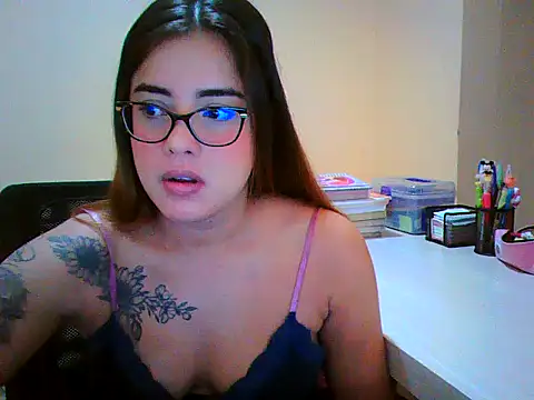 Snapshot of maliamiller chatting on February 28, 8:25 am maliamiller online show from February 28, 8:25 am