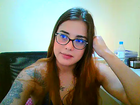 Snapshot of maliamiller chatting on February 13, 8:03 am maliamiller online show from February 13, 8:03 am